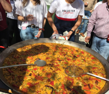 Paella kochen in der spanischen Schule
